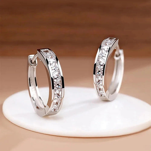 Boucles d'oreilles créoles Anouk, la paire sur fond blanc