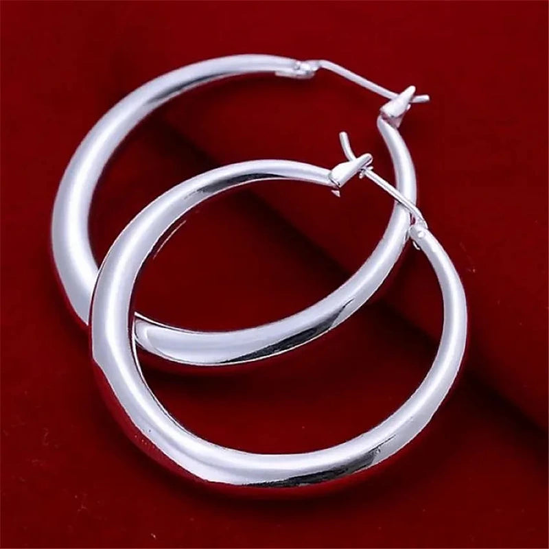 Boucles d'oreilles créoles Hortense, détail du tube et du fermoir