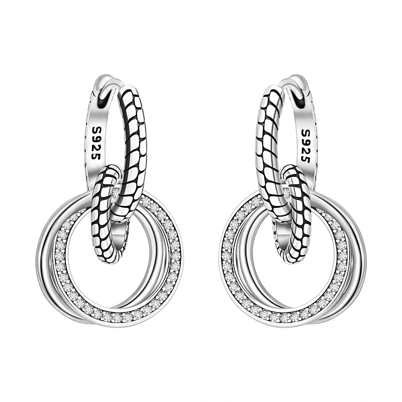 Boucles d'oreilles créoles Solène, la paire sur fond blanc