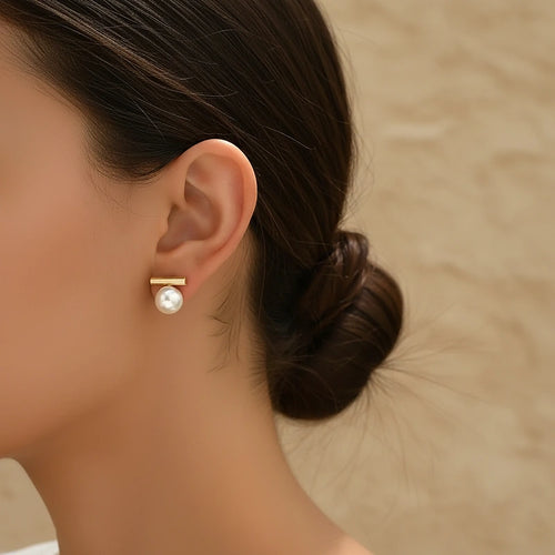 Boucles d'oreilles perles Agathe, portées en gros plan sur l'oreille