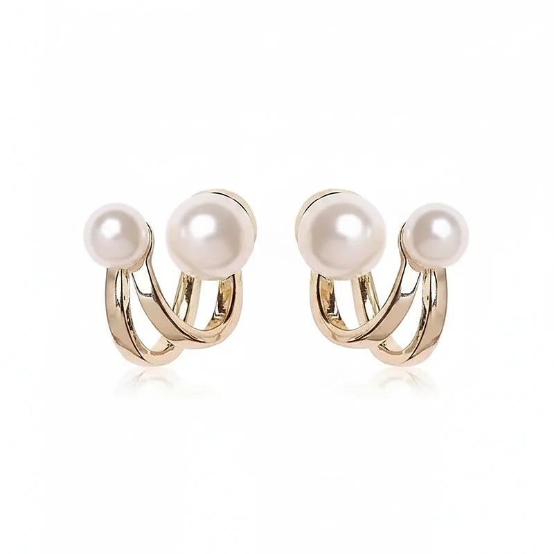 Boucles d'oreilles perles Apolline, la paire sur fond blanc