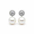 Boucles d'oreilles perles Célestine, la paire sur fond blanc