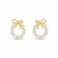 Boucles d'oreilles perles Éloïse, la paire sur fond blanc