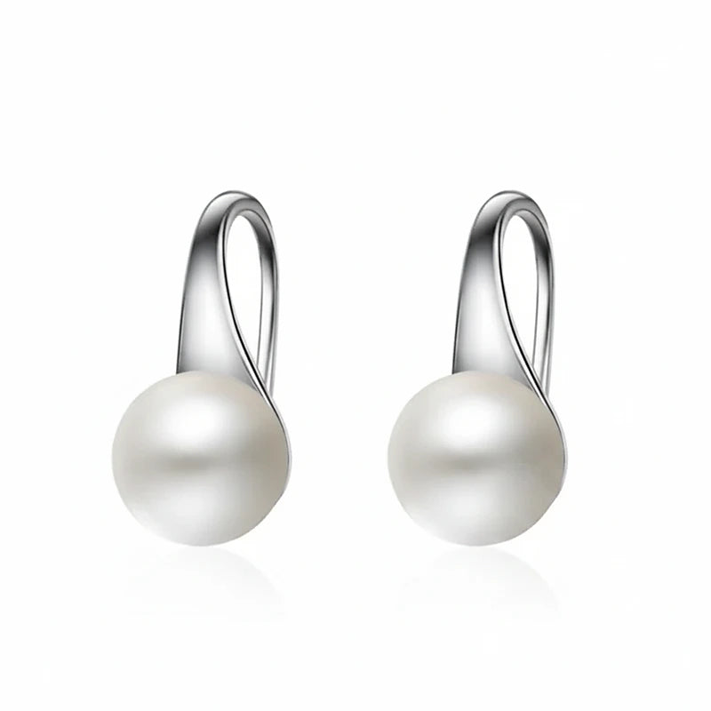 Boucles d'oreilles perles Lise, la paire sur fond blanc